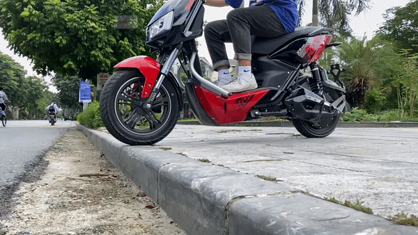 22 triệu, mua hay không mua Yadea X5: Lên xe, vít ga như Đức Phúc là có ngay câu trả lời - Ảnh 7.