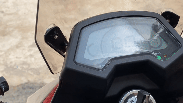 22 triệu, mua hay không mua Yadea X5: Lên xe, vít ga như Đức Phúc là có ngay câu trả lời - Ảnh 5.