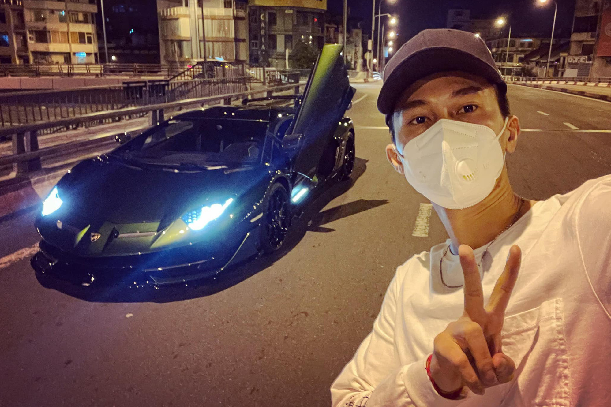 Sài Gòn vừa nới giãn cách, Phan Công Khanh lái Aventador SVJ hội ngộ giới đại gia chơi siêu xe ngay trong đêm