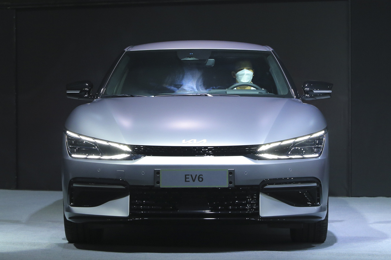 THACO sắp bán Kia EV6 - SUV điện được kỳ vọng lật đổ Tesla Model Y về Việt Nam ngáng đường VinFast VF e35