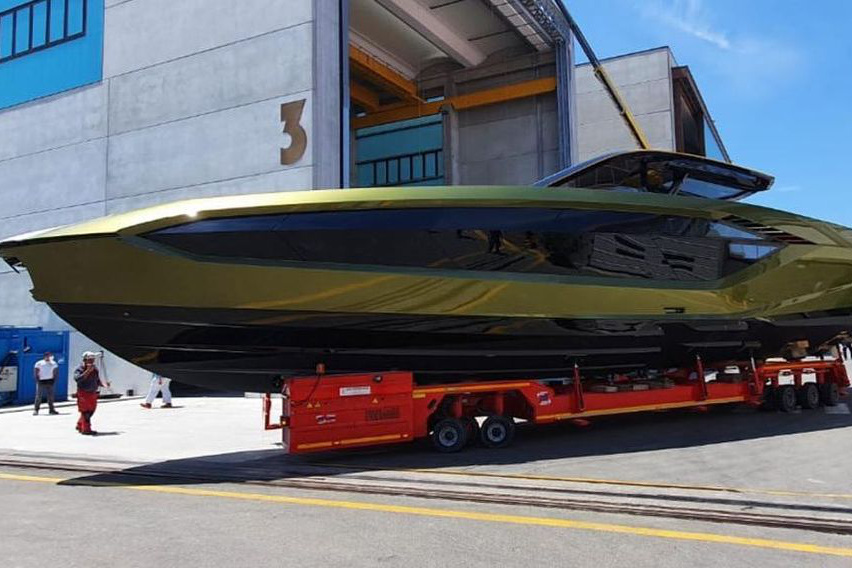 Sau thời gian dài chờ mòn mỏi, Conor McGregor sắp được nhận siêu du thuyền Lamborghini Tecnomar giá hơn 3,5 triệu USD