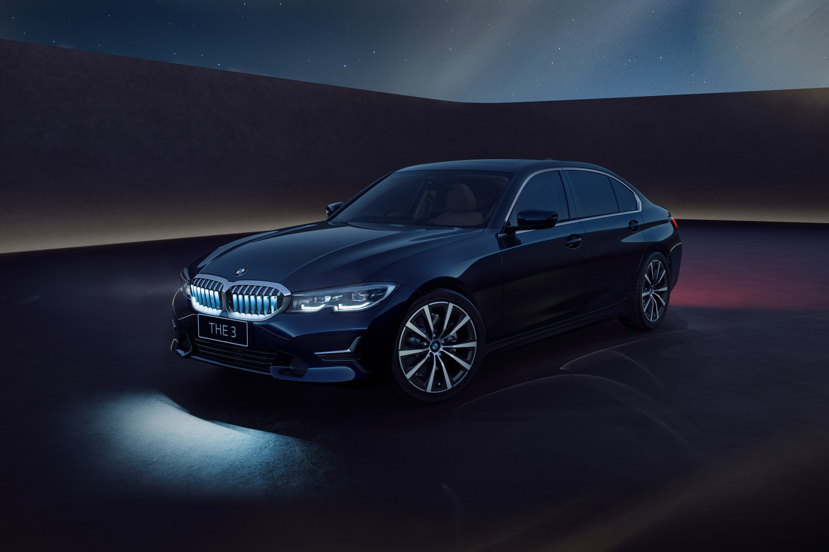 BMW 3-Series sắp có phiên bản ‘lấp lánh’: Nhiều trang bị nhưng mê nhất là lưới tản nhiệt và cần số phát sáng