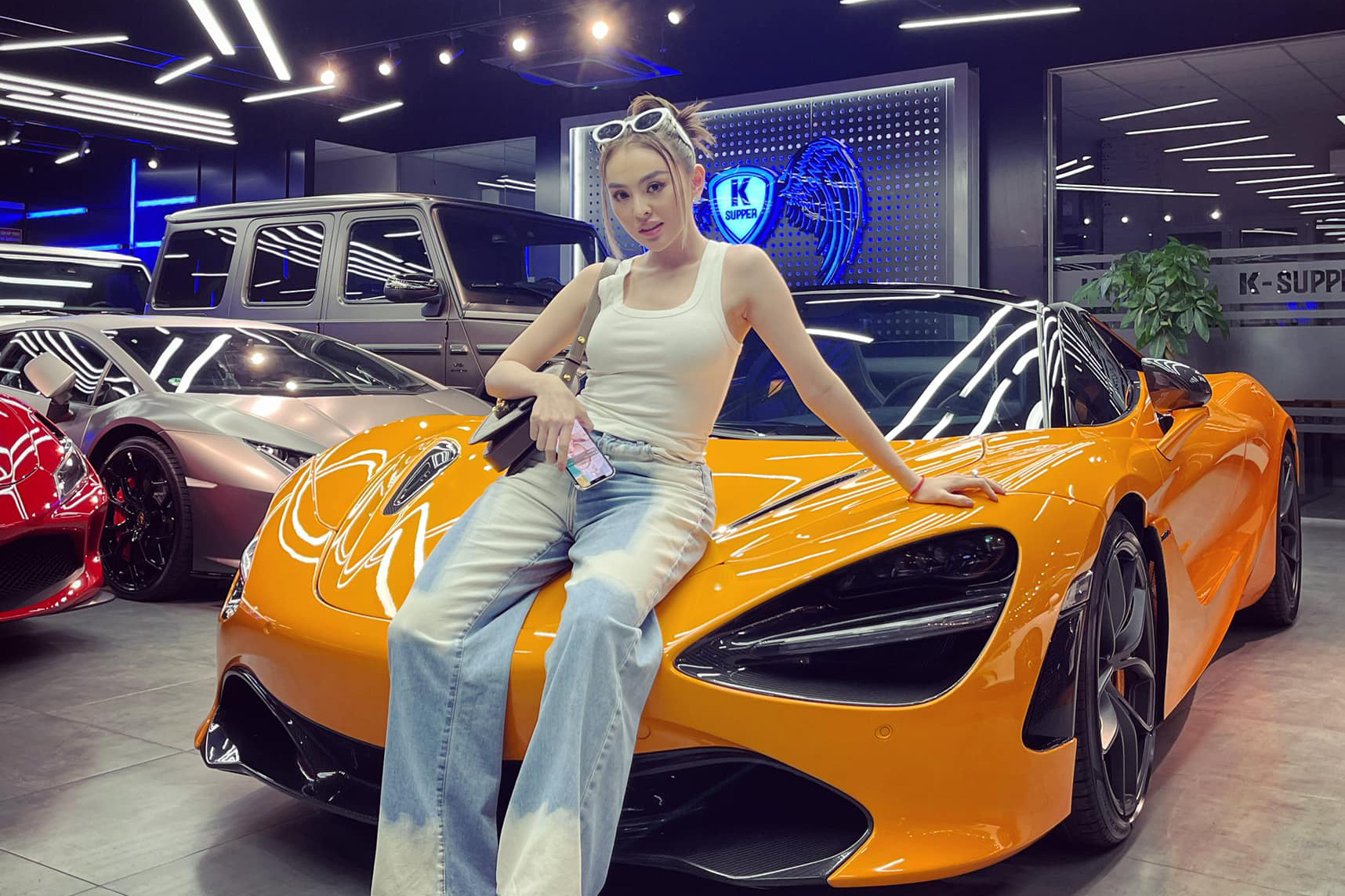 Hot girl 9X bán quần áo tại TP. HCM chốt McLaren 720S Spider triệu đô chỉ sau 30 phút, ghép cặp với Mercedes-AMG G 63 độ Hermes