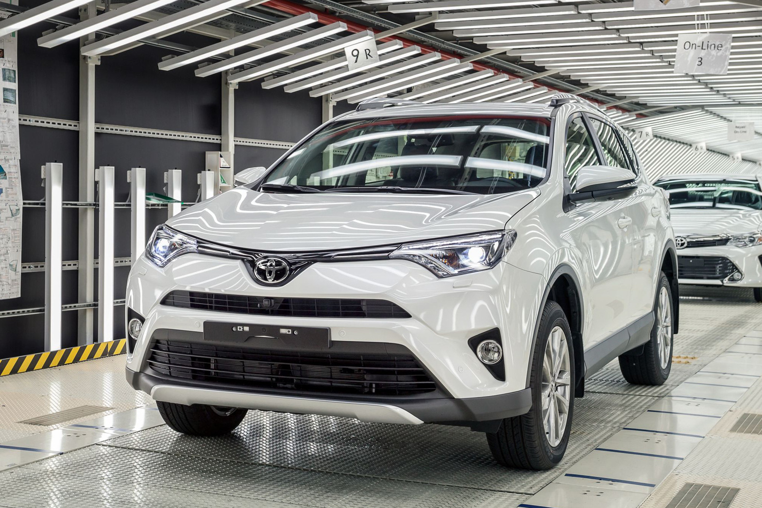 Toyota hạ sản lượng toàn cầu vì thiếu hụt một thứ từ Việt Nam