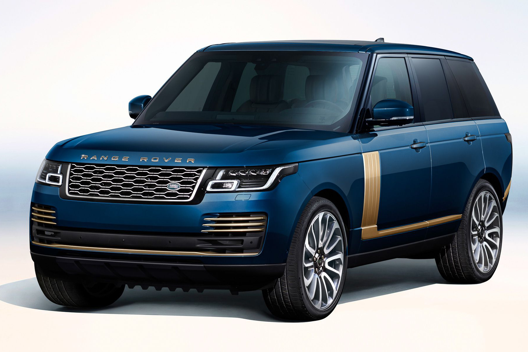 Range Rover tung ‘bản vàng’ siêu độc, giá quy đổi từ 4,6 tỷ nhưng đại gia Việt khó mà mua được