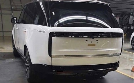 Cụm đèn hậu tốn nhiều giấy mực của Range Rover 2022 đã có bản độ đầu tiên, người dùng tùy ý thay đổi giao diện đồ họa OLED - Ảnh 1.