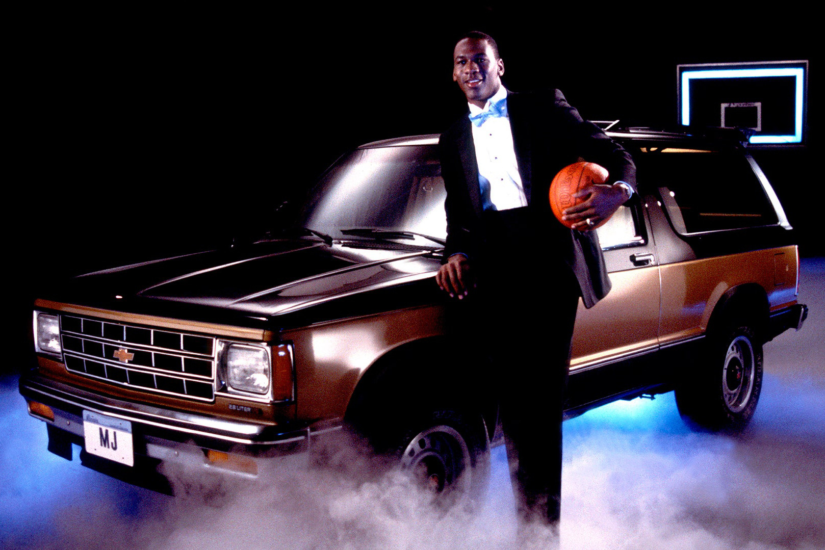 Sở hữu dàn xe hàng triệu USD, huyền thoại bóng rổ Michael Jordan vẫn phải tậu Toyota Land Cruiser để đi chơi thể thao