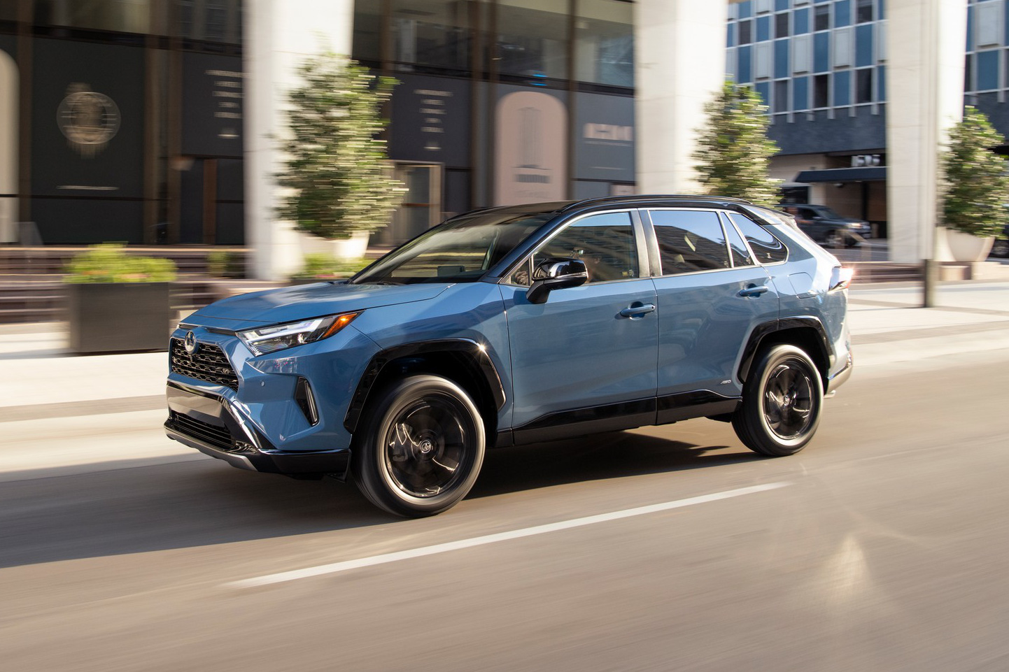 Toyota bất ngờ hạ hệ GM, trở thành vua doanh số ô tô tại Mỹ năm 2021