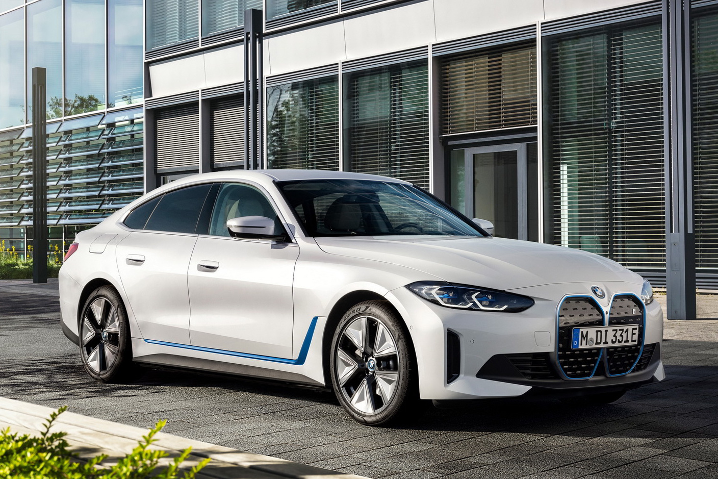 BMW không sẵn lòng cam kết chỉ bán xe điện từ năm 2040 trở đi vì lý do này