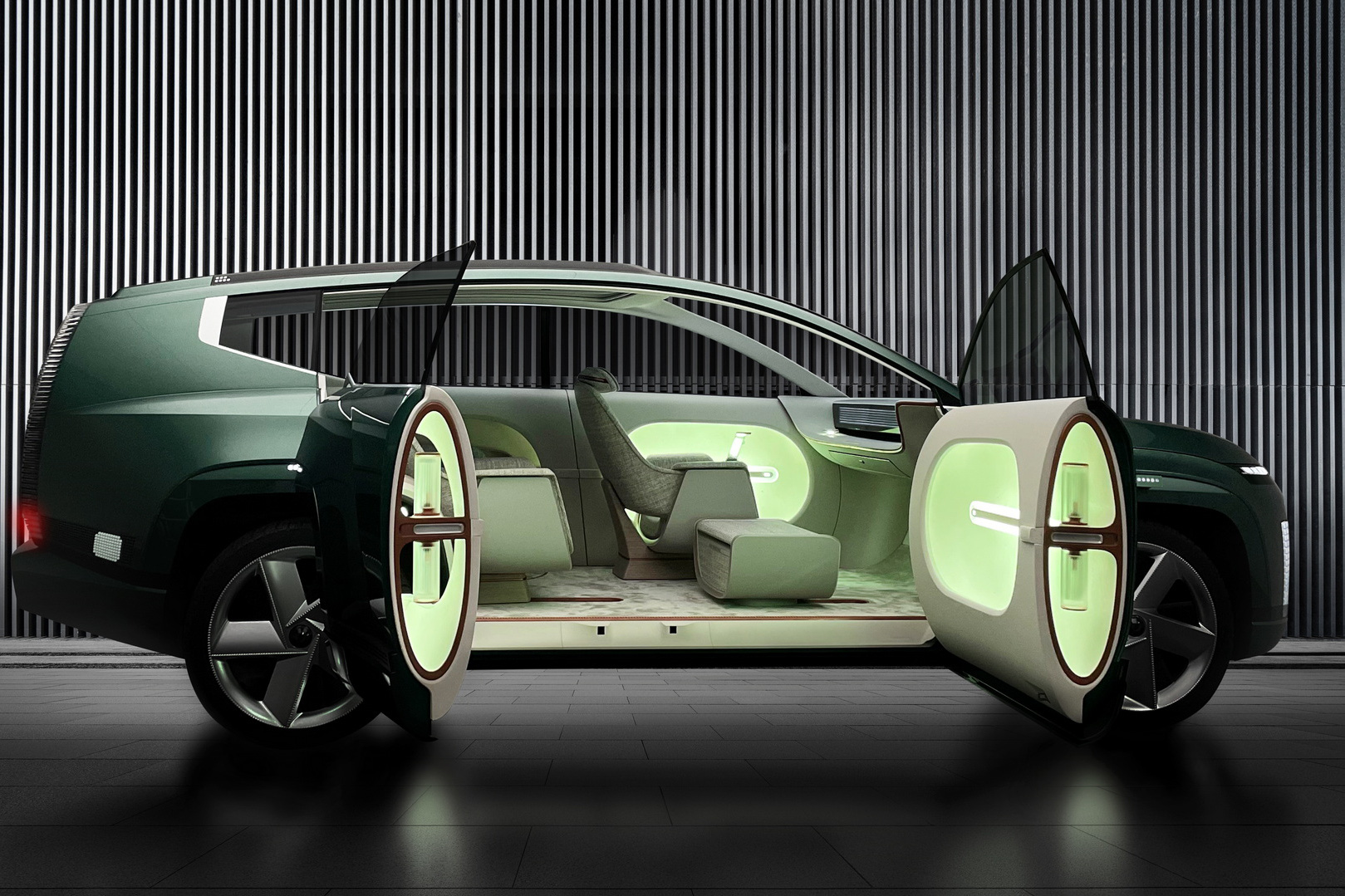 Hyundai SEVEN Concept ra mắt chung sự kiện với bộ đôi VinFast VF: Cửa mở như Rolls-Royce, nội thất tùy biến theo ý thích