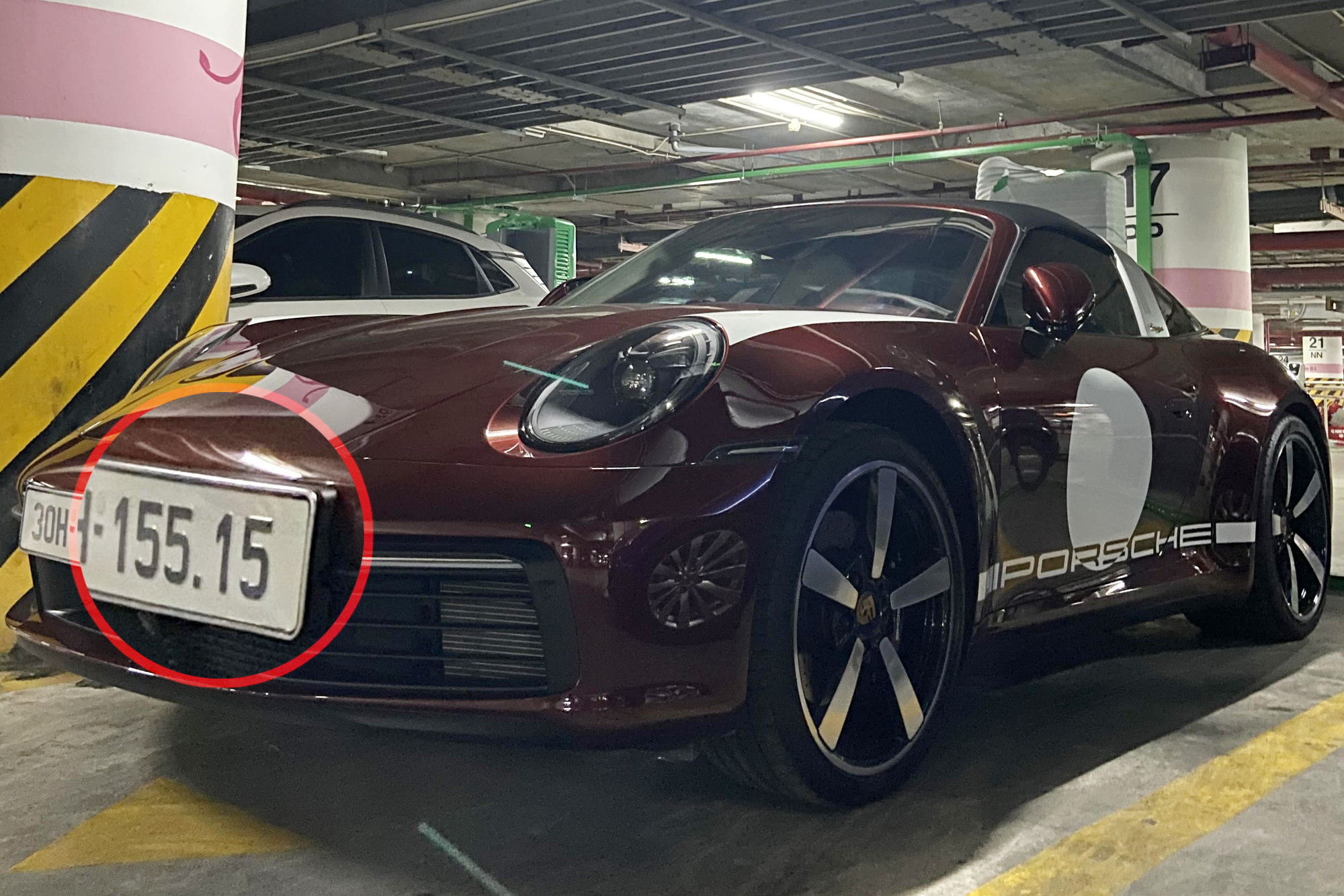 Porsche 911 Targa 4S Heritage Design độc nhất Việt Nam của đại gia Hà thành đeo biển số 'hái ra tiền'