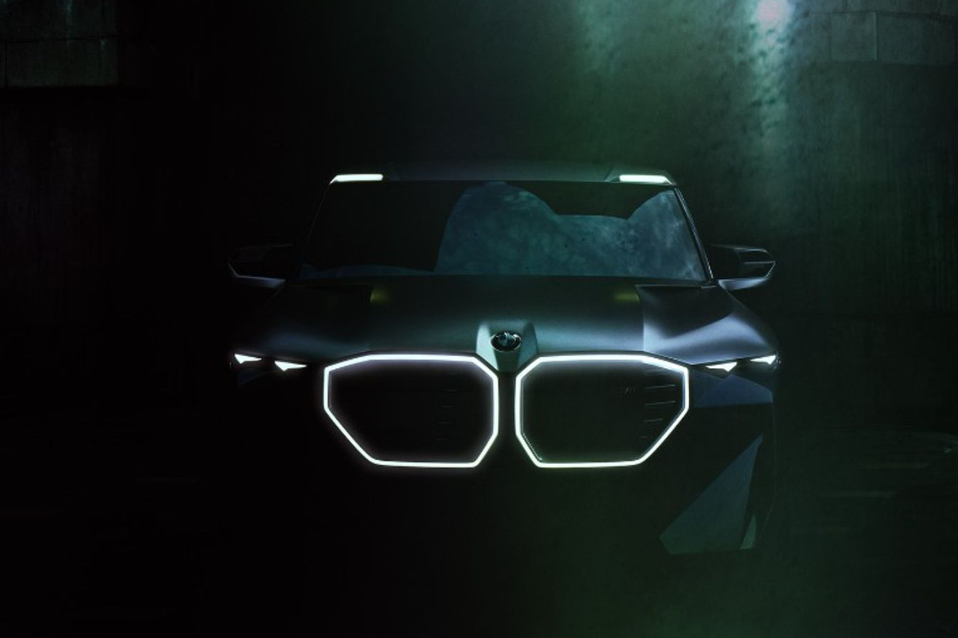 Siêu SUV BMW XM lộ diện rõ nét hơn với lưới tản nhiệt phát sáng cùng thiết kế đèn siêu dị