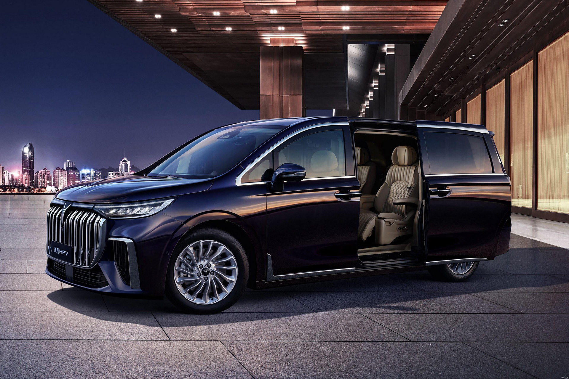 Siêu minivan nhanh nhất thế giới mở bán tại Trung Quốc: Kì vọng đấu Toyota Alphard