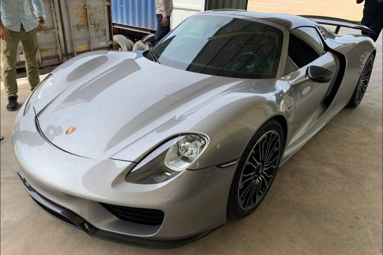 Đại gia Việt 'đập hộp' Porsche 918 Spyder trăm tỷ, từng thuê máy bay chở siêu xe lên đường về nước