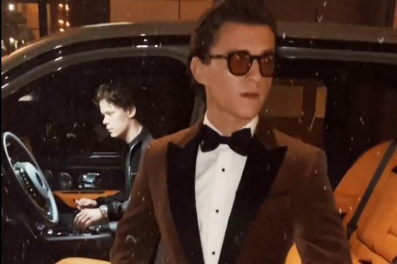 Chơi xe mạnh tay như 'Người Nhện': Vừa sắm Porsche Taycan đã tậu thêm Rolls-Royce Cullinan