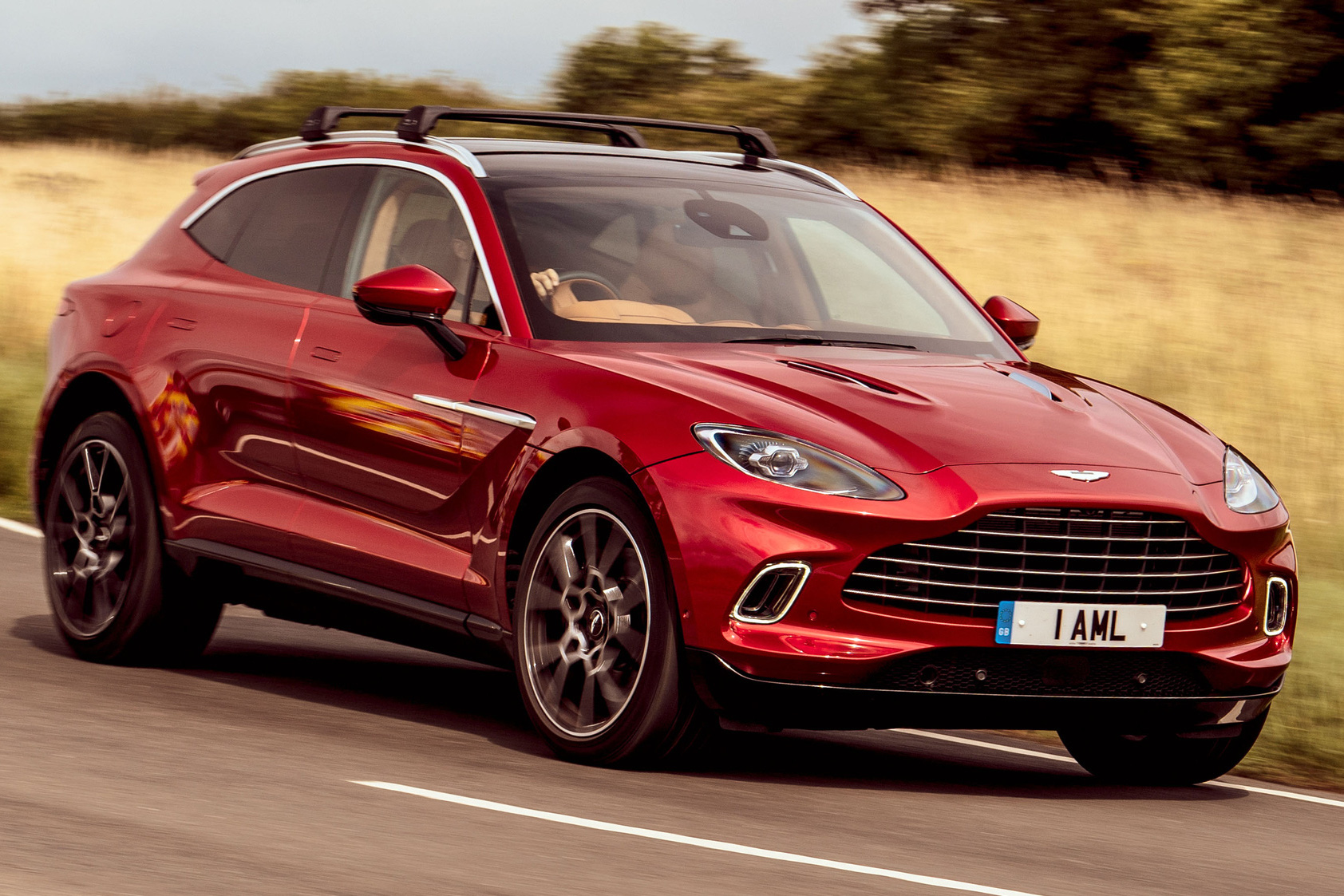 Mẫu SUV đang bán ở Việt Nam này đang ‘gánh’ doanh số cho cả đội hình Aston Martin