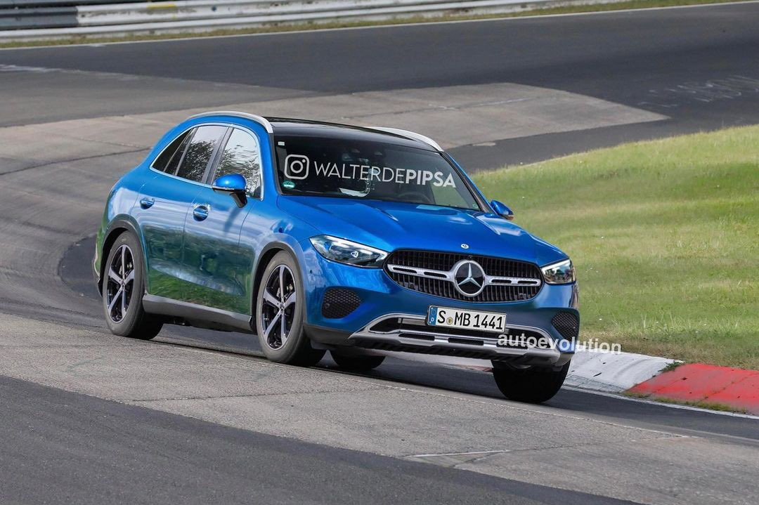 Mercedes-Benz GLC đời mới lộ diện không che chắn: Ngoại thất ít thay đổi, nội thất copy C-Class
