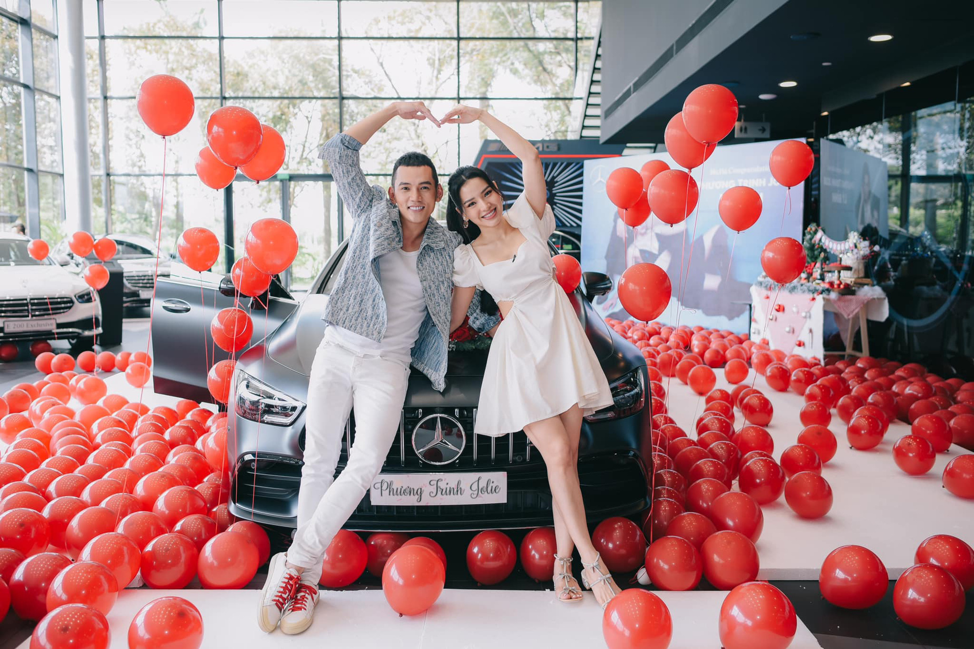 Chồng sắp cưới tặng Phương Trinh Jolie chiếc Mercedes-AMG GT 53 hàng siêu hiếm giá hơn 6 tỷ đồng nhân dịp Noel
