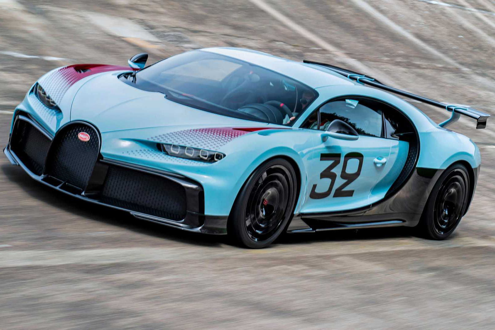 Bugatti xác nhận hậu duệ Chiron vẫn sẽ dùng động cơ đốt trong và sẽ khiến người xem kinh ngạc hơn nữa