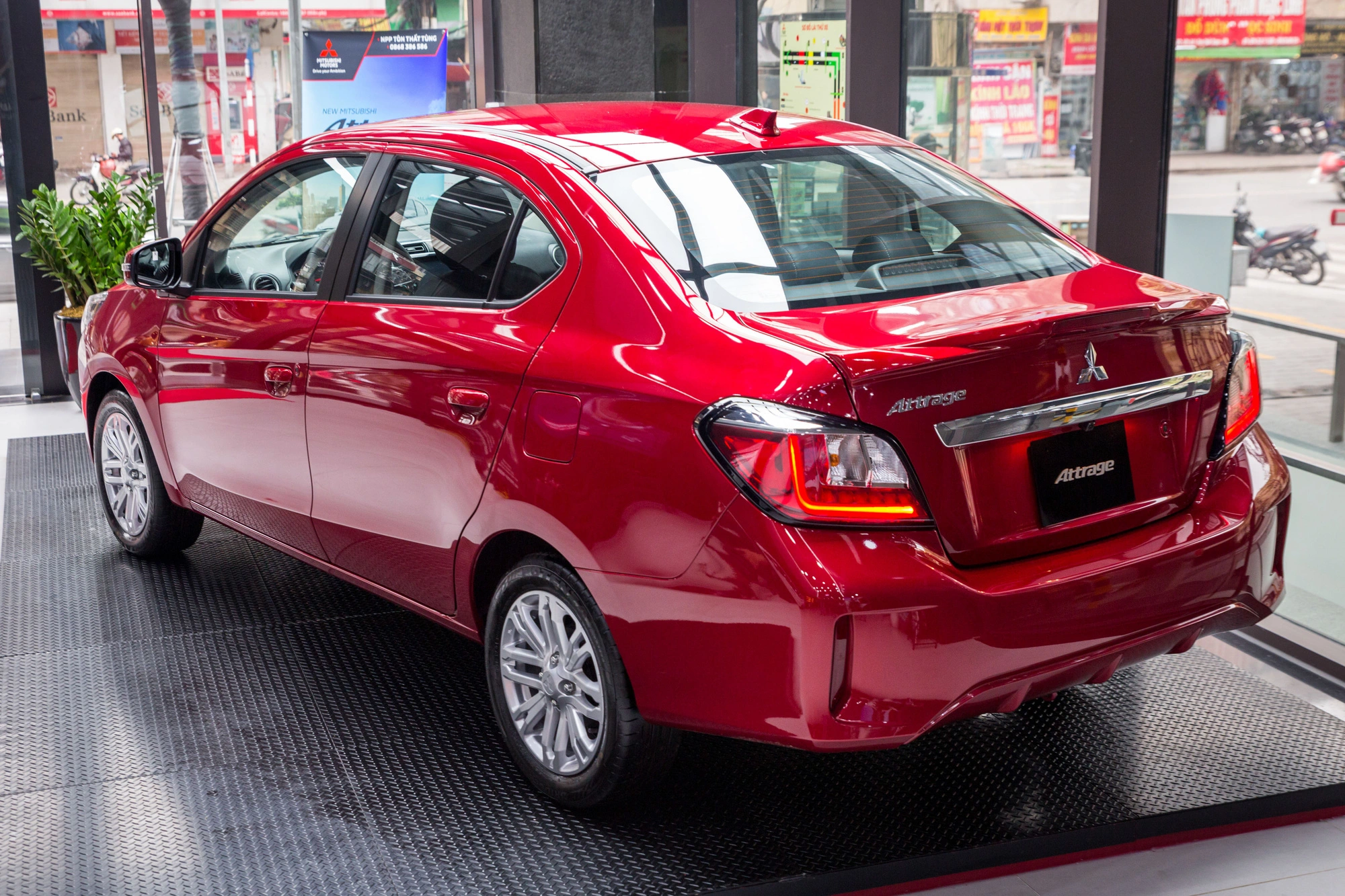 Duy trì sức bền, Mitsubishi Attrage đứng top 3 xe nhập bán chạy tại Việt Nam - Ảnh 3.