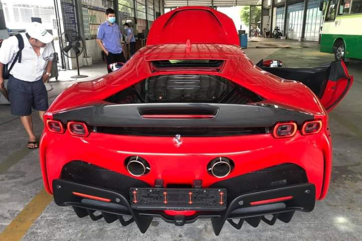 Ferrari SF90 Stradale của nữ doanh nhân 9x buôn cà phê sắp ra biển số, dân tình chờ ngày lăn bánh trên đường