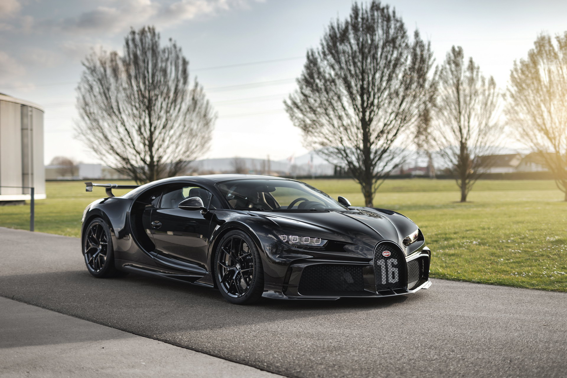 Bugatti Chiron thứ 300 ra lò: Giá quy đổi đã hơn 92 tỷ, tuỳ biến &quot;tận răng&quot; theo ý đại gia
