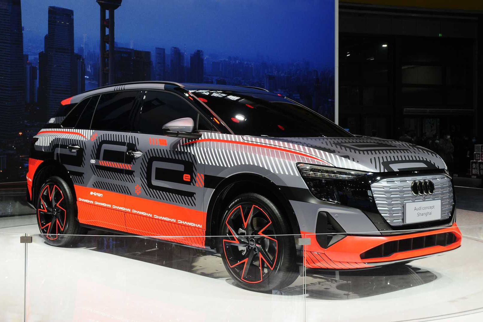 Audi giới thiệu SUV lạ còn không có tên gọi: Kích thước ngang E-Tron từng về Việt Nam, có thể là Q7 chạy điện
