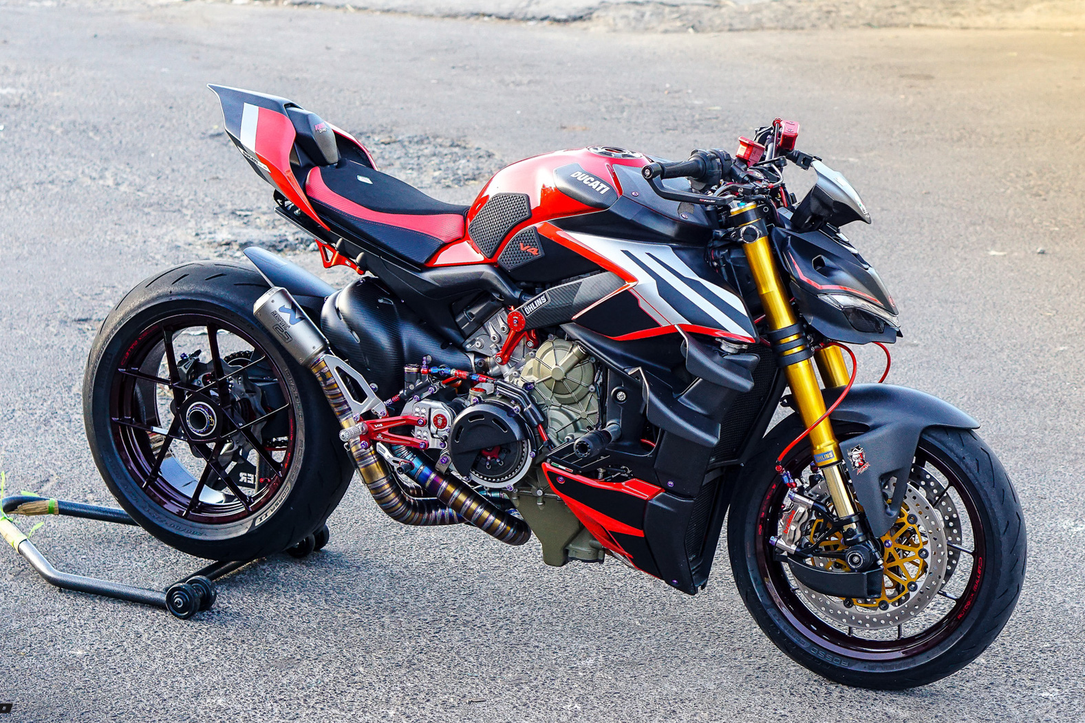 Biker Việt chi gần 1 tỷ đồng độ Ducati Streetfighter V4, riêng bộ mâm ngang ngửa chiếc Honda SH