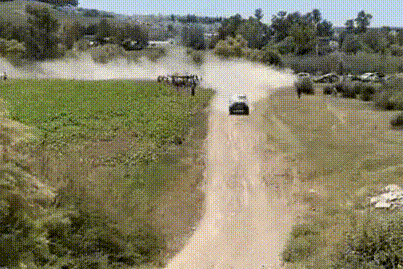 Nhà vô địch WRC khiến tất cả ngỡ ngàng vì... đi đường tắt