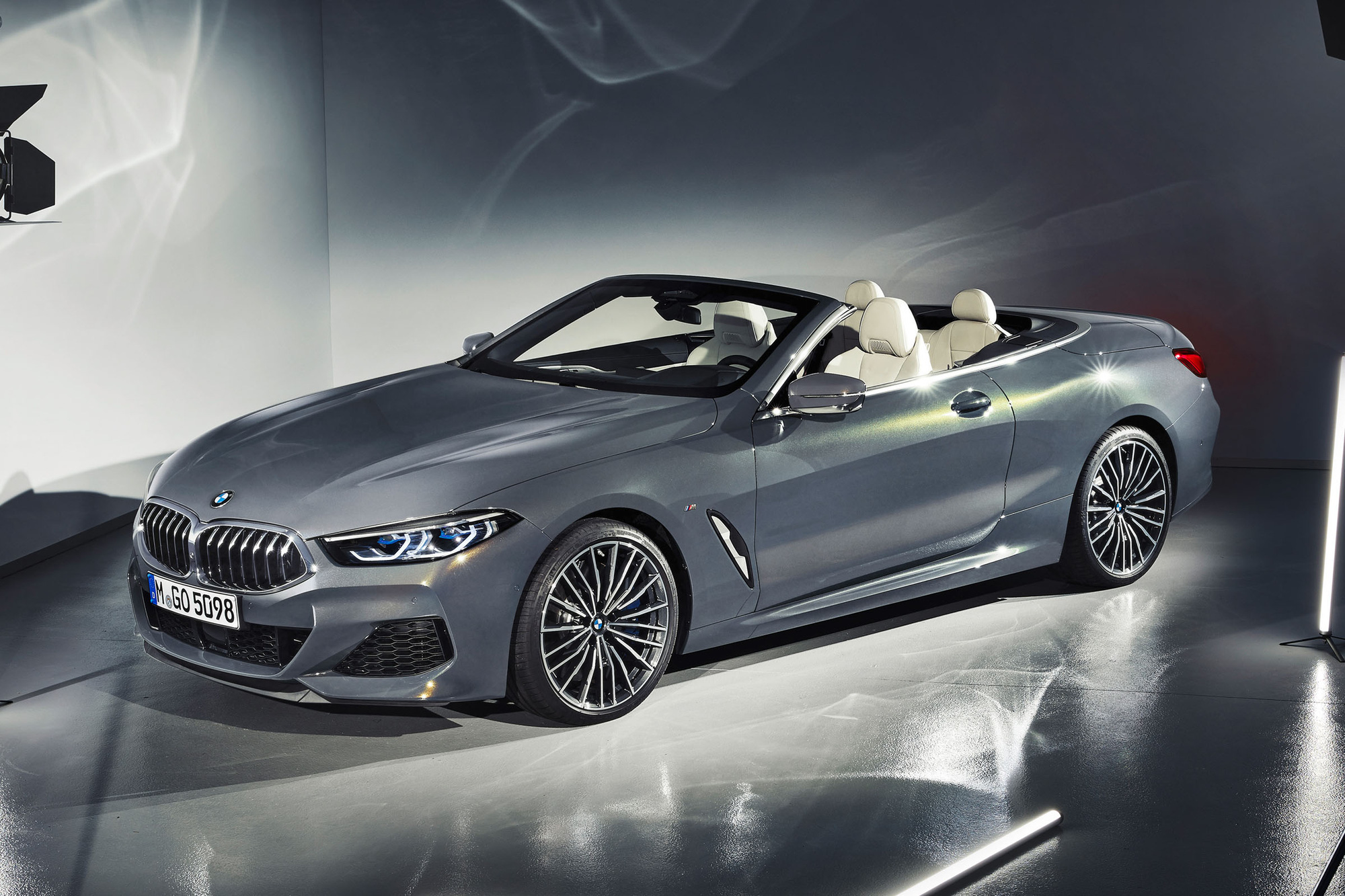'Trùm cuối' BMW 8-Series Convertible facelift lộ diện rõ nét hơn với nội thất học hỏi từ đàn em 5-Series