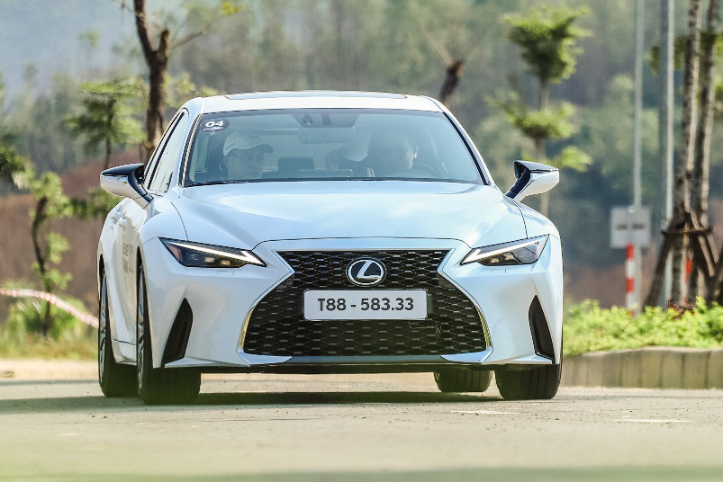 Lexus IS sắp có động cơ V8 để cạnh tranh Mercedes-Benz C-Class, BMW 3-Series