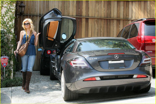 Mua lại siêu xe của Paris Hilton, YouTuber 'tá hoả' khi chi phí sửa đủ mua mới Mercedes A-Class