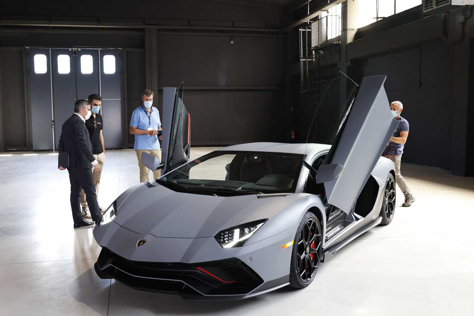Hé lộ thông tin hậu duệ, Lamborghini Aventador Ultimae bỗng trở thành hàng hot với số lượng giới hạn 600 chiếc