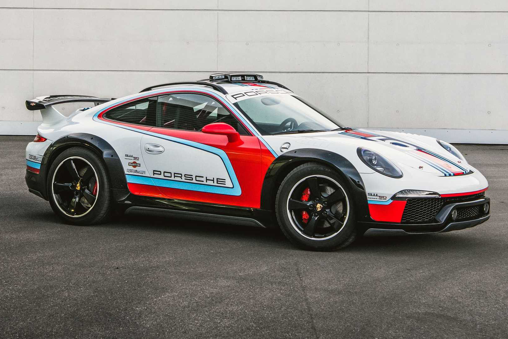 Cuối cùng cũng có Porsche 911 phù hợp với Việt Nam: Gầm cao, off-road được