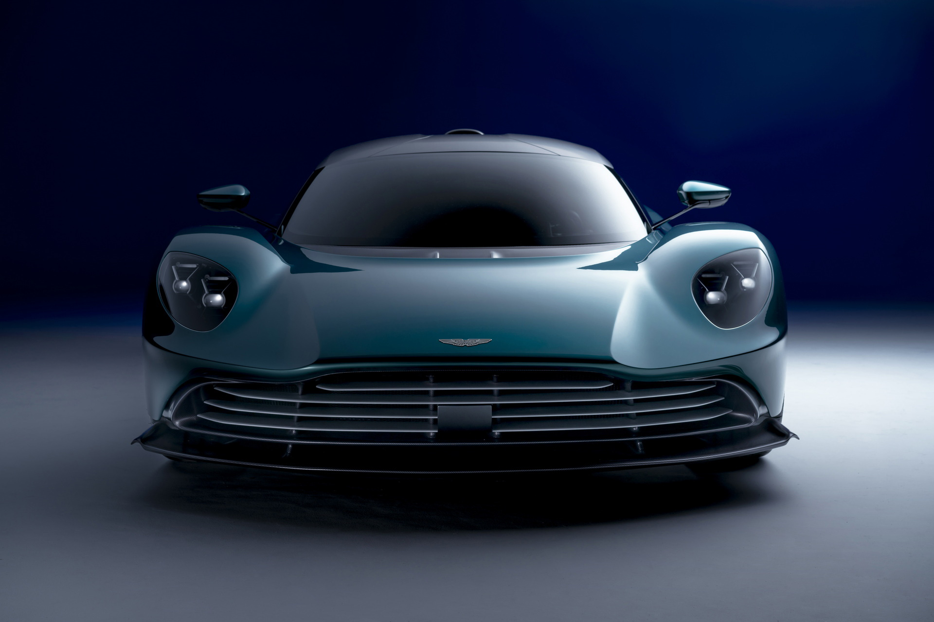 Ra mắt Aston Martin Valhalla bản thương mại - Siêu xe mang thiết kế lạ, hộp số lạ và động cơ hoàn toàn mới của hãng xe Anh quốc