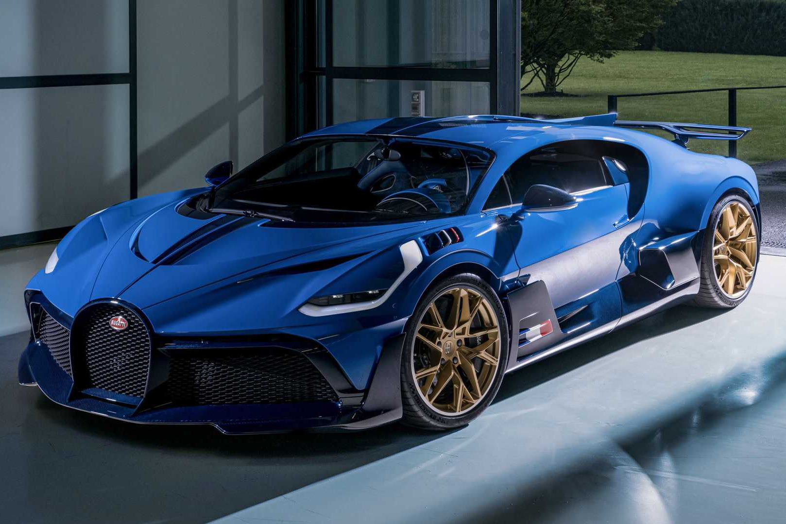 Xuất xưởng Bugatti Divo cuối cùng - Siêu xe có giá đắt gấp đôi Chiron, chỉ giới hạn 40 xe và không chiếc nào giống nhau