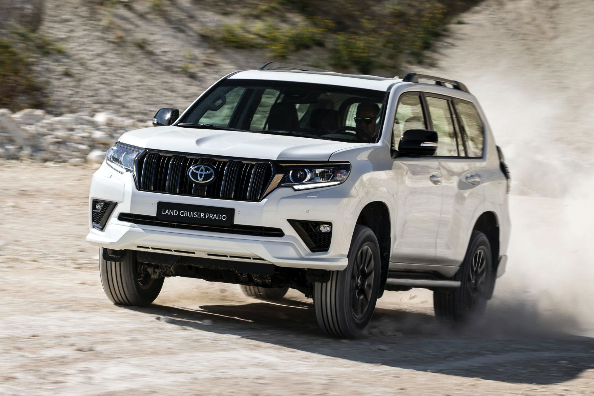 Toyota Prado đời mới sắp ra mắt: Lột xác trong ngoài, có điểm còn mang lên cả Lexus