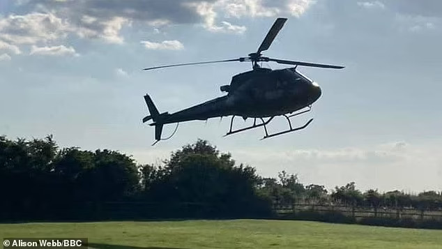 Đây là cách Tom Cruise trả ơn một gia đình sau khi dùng sân nhà họ làm bãi đáp trực thăng - Ảnh 1.