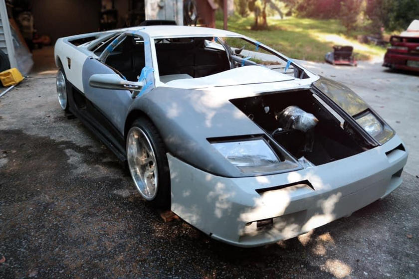 Siêu xe Lamborghini ‘pha ke’, chắp vá mỗi thứ một tí, không động cơ, rỗng ‘ruột’ nhưng vẫn hét giá 700 triệu đồng