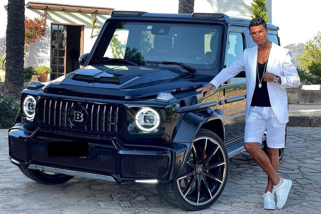 Ronaldo khoe Mercedes G-Class được bạn gái tặng sinh nhật: Chỉ có 10 chiếc trên toàn thế giới, giá đắt gấp 5 lần G 63