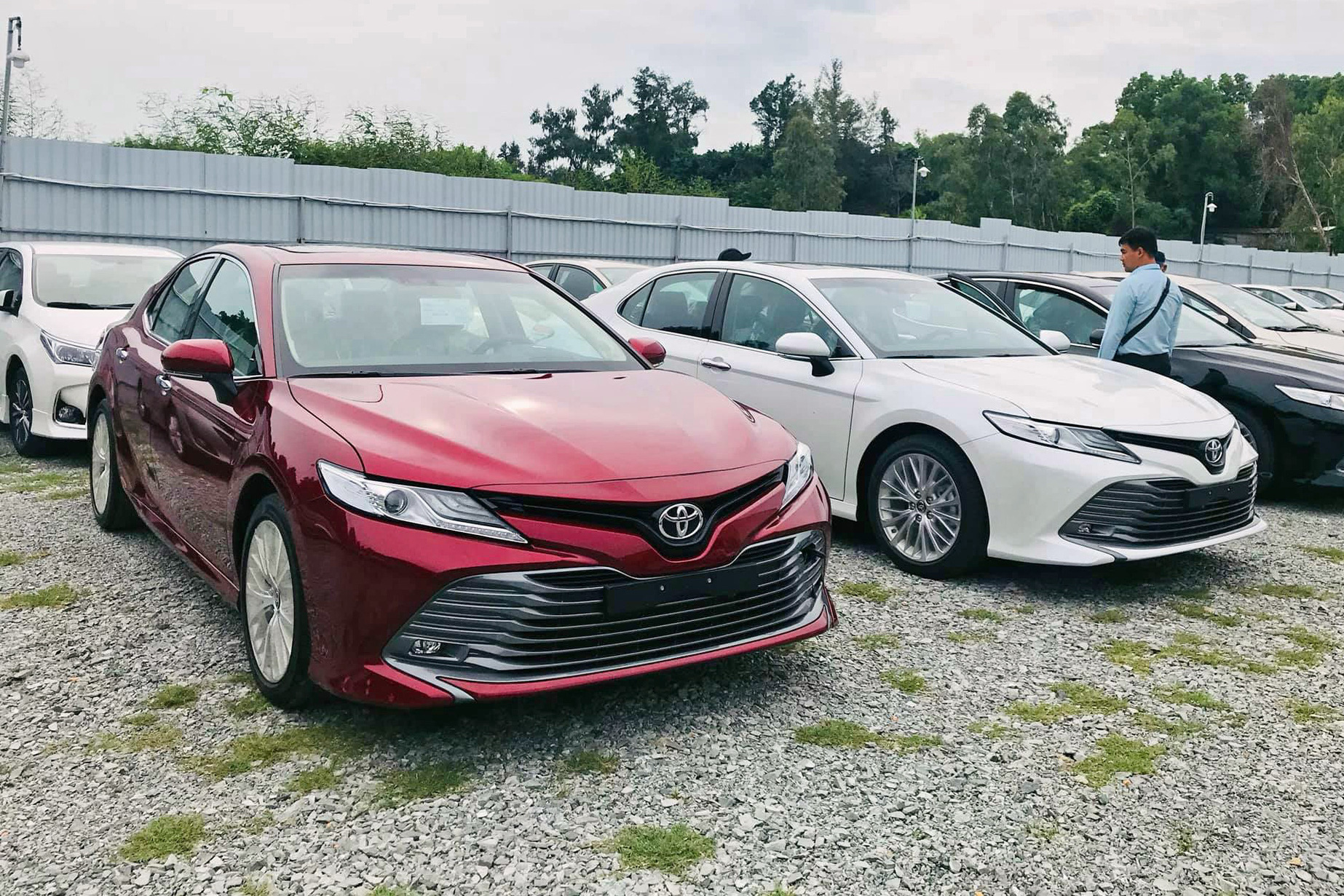 Toyota Camry và Corolla Altis giảm giá mạnh tại đại lý: Giảm nhiều nhất 70 triệu đồng, đón mẫu mới sắp ra mắt