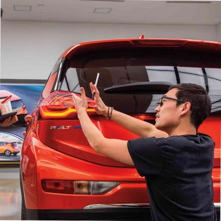 Chàng trai Hàn Quốc chấp bút xe VinFast vừa đăng ký bản quyền: Nhà thiết kế của GM, từng được Hyundai đổ tiền làm concept siêu dị - Ảnh 1.
