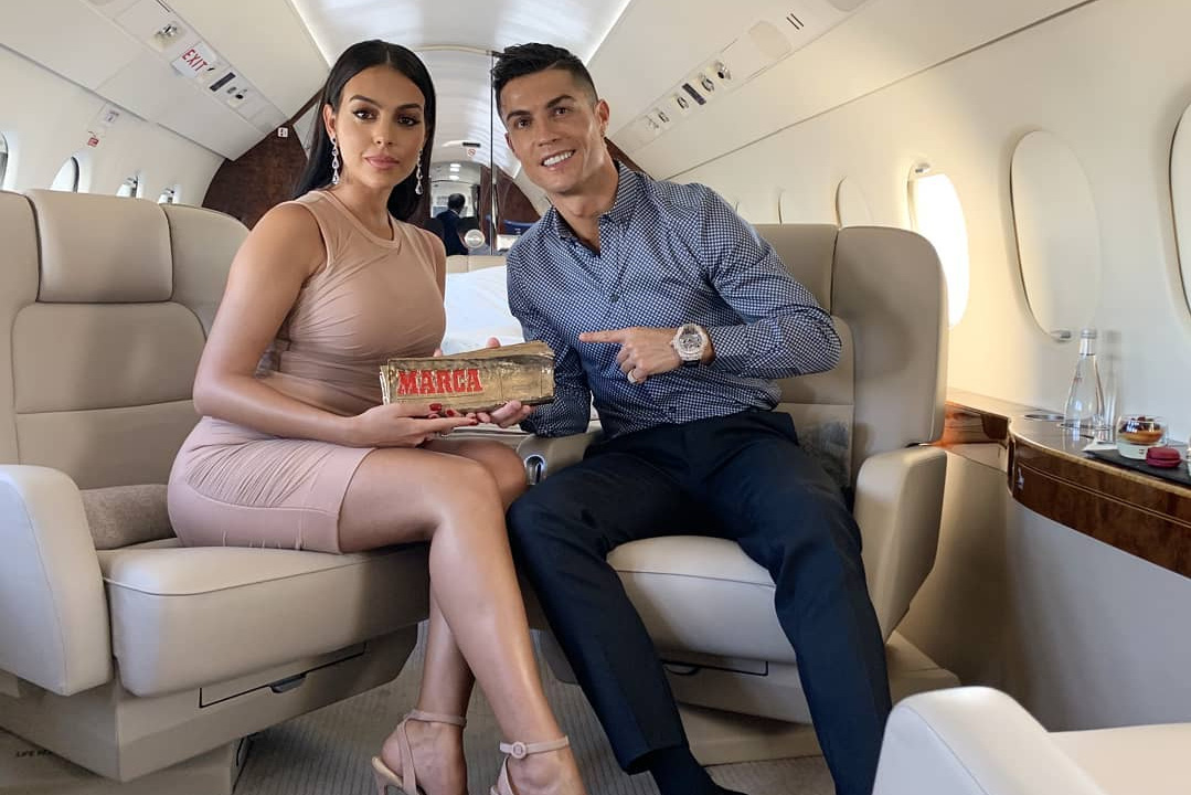 Bên trong máy bay giá 28 triệu đô của Ronaldo: 15 năm tuổi nhưng vẫn thuộc top xa xỉ, rộng 80 m2, tiện nghi không kém căn chung cư