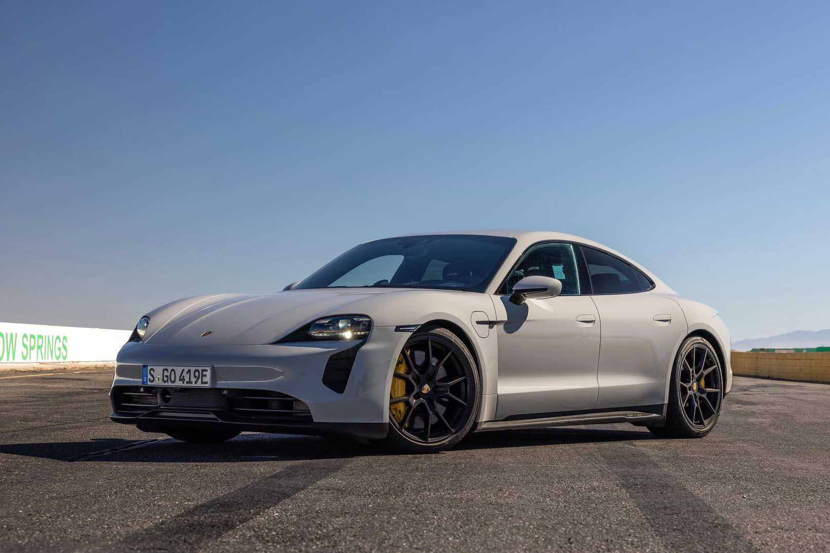 Bất chấp ảnh hưởng bởi dịch, Porsche vẫn lập kỷ lục doanh số nhưng đây mới là cái tên chiếm vị thế bán chạy của 911