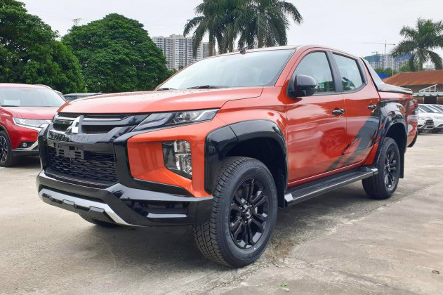 Mitsubishi Triton bất ngờ bán gấp 3 lần Hilux, đe doạ ngôi vua doanh số của Ranger trong tháng cuối năm