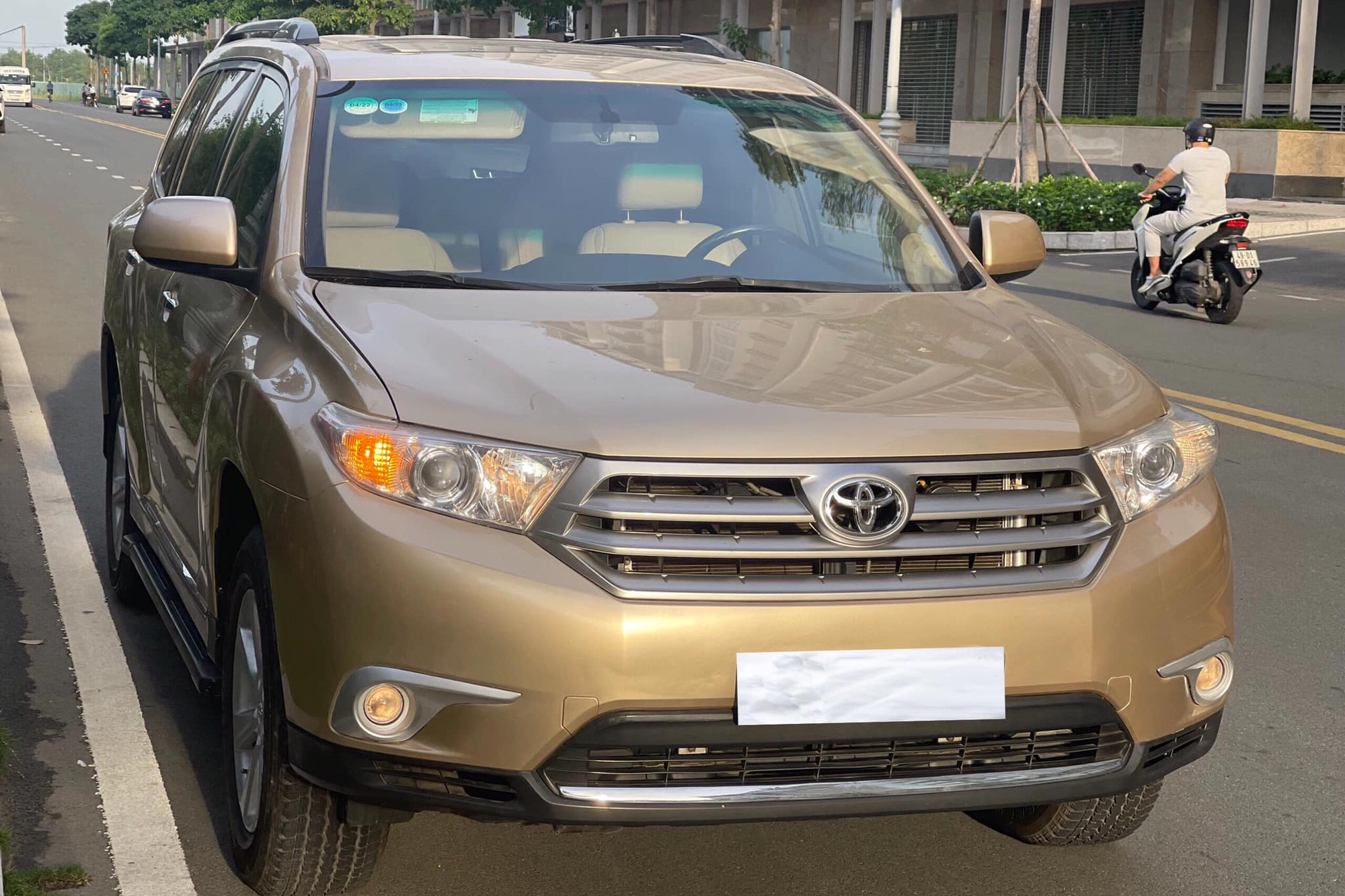 Sau hơn 1 thập kỷ sử dụng, Toyota Highlander nhiều người Việt ước ao được rao bán với giá ngang Corolla Cross