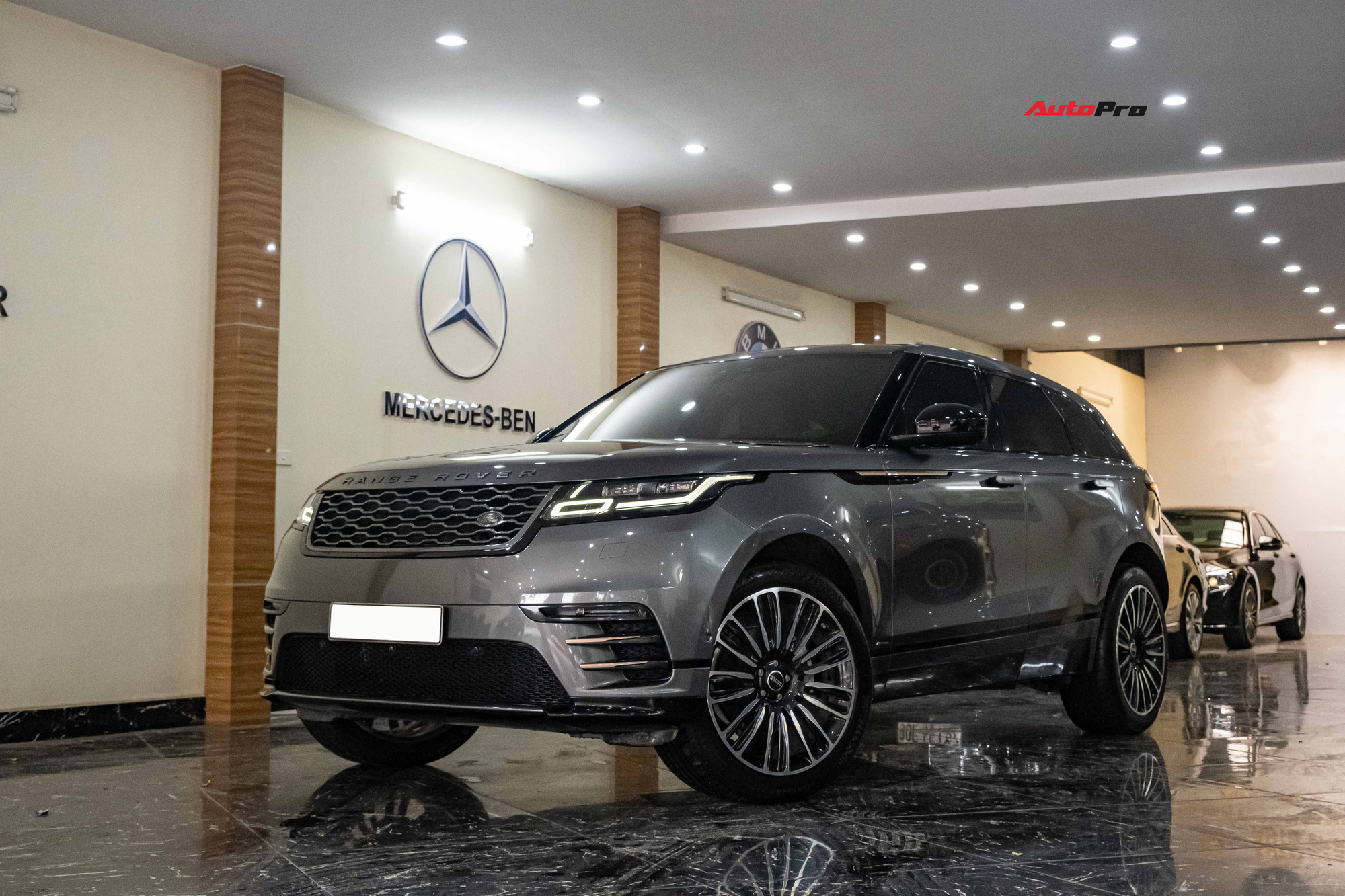 SUV 'vạn người mê' Range Rover Velar 2019 được giao bán với mức giá 'rẻ hơn 1 tỷ' so với giá niêm yết