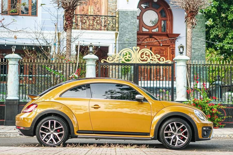 Hàng hiếm Volkswagen Beetle Dune được rao bán sau 5 năm tuổi với giá 1,4 tỷ đồng
