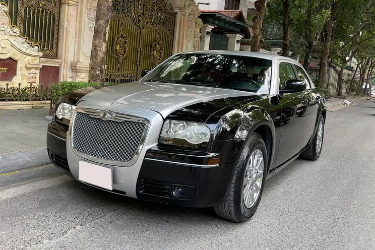 Bán 'Bentley Mỹ' giá ngang Mazda2, chủ xe tiết lộ gói độ khủng khiến nội thất 'xịn' như Rolls-Royce