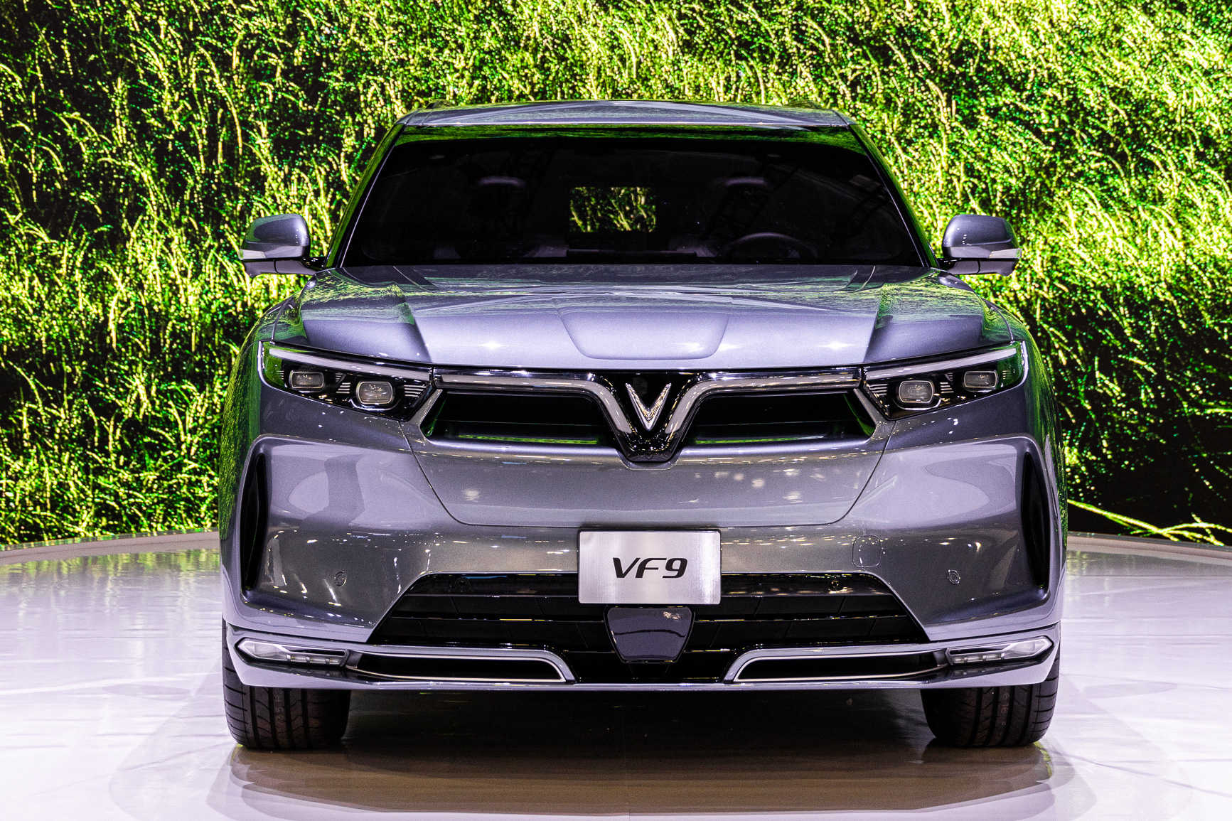 VinFast VF9 mở bán với giá từ 1,443 tỷ đồng: Lớn hơn Lexus LX 570, đặt sớm nhận voucher 250 triệu kèm gói option công nghệ thông minh trọn đời